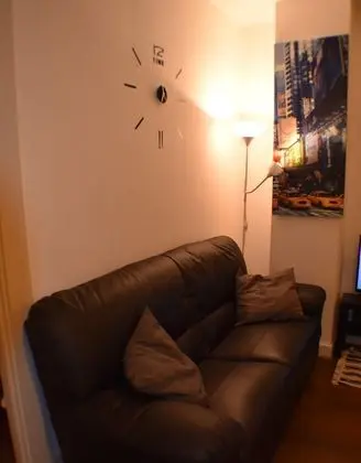 Brook Court Barking - Lobi