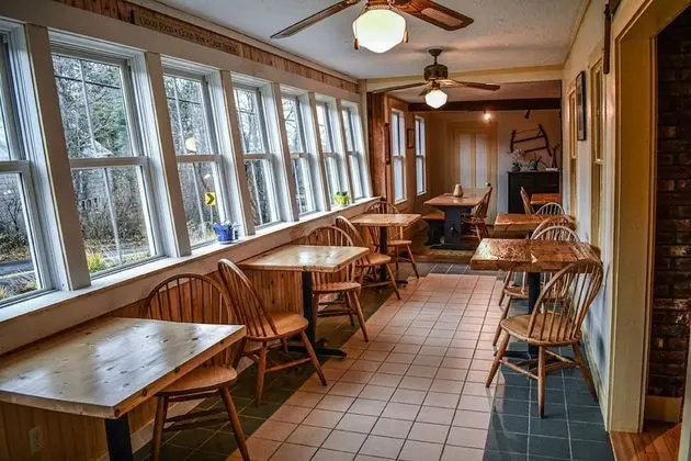 Brook Road Inn - Yerinde Yemek
