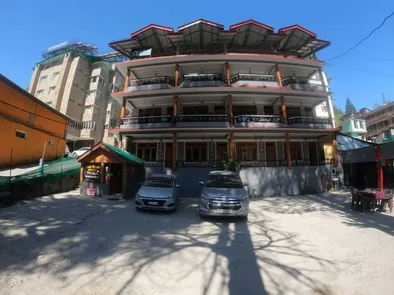 The Brooks, Manali