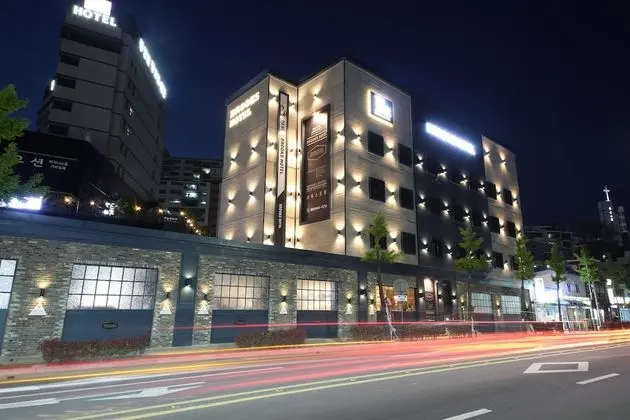 Brooks Hotel