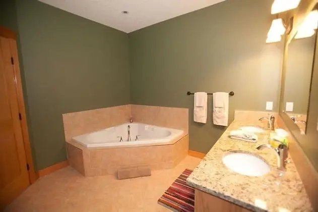 Brookside by Apex Accommodations - Banyo Tipleri