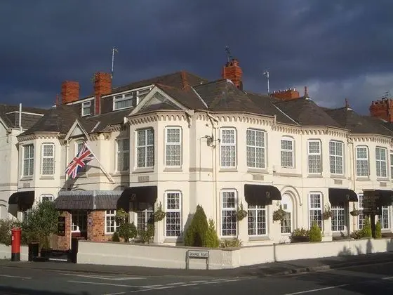 Brookside Hotel & Restaurant
