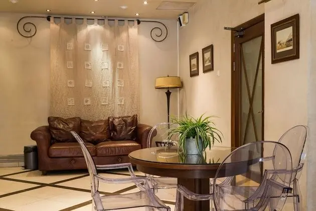 The Brothers Karamazov Hotel - Lobi