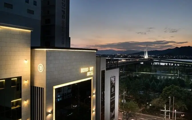 Brown Dot Busan Hwamyeong
