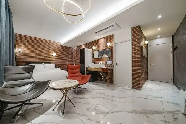 Brown-Dot Hotel Geomdan