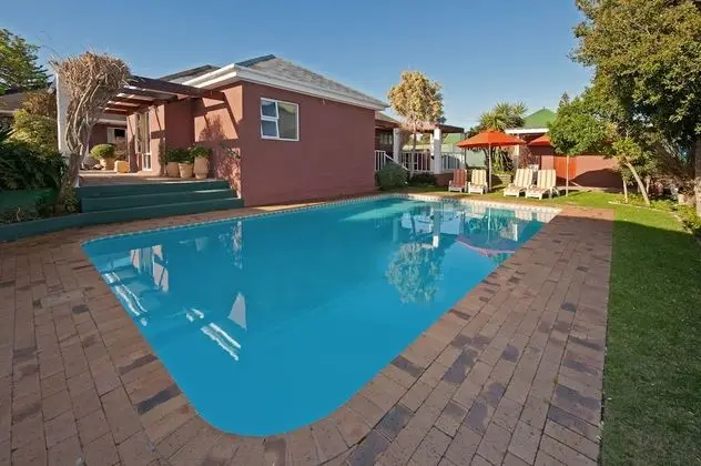 Brown Jug Guest House - Havuz