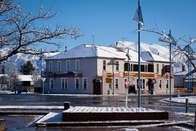 THE BROWN PUB