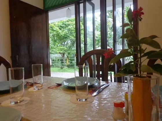Brown's Edge Residence - Yerinde Yemek