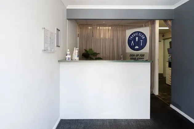 Browns Plains Hotel - Lobi
