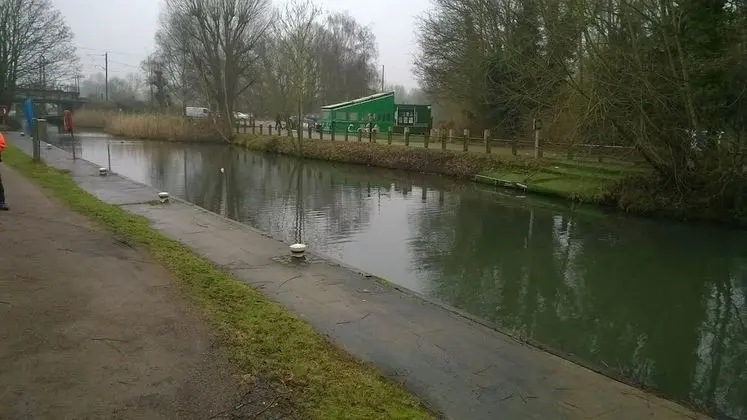 Broxbourne Riverside Chalets - Dış Mekan