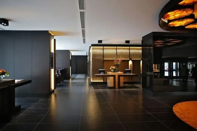 The Hotel - Lobi