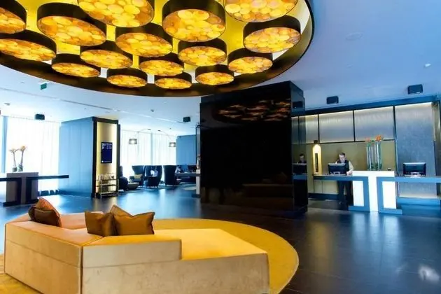 The Hotel - Lobi