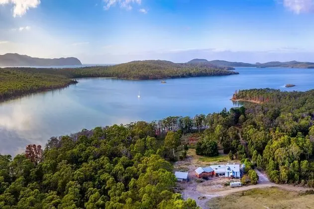 Bruny Island Lodge