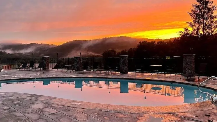 Brushcreek Falls RV Resort - Havuz