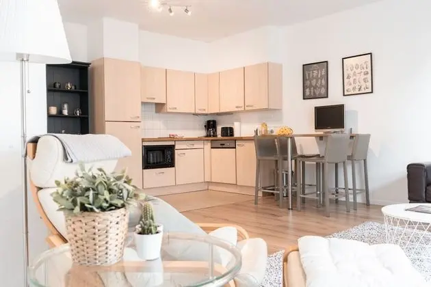 Brussels Pelican Charming