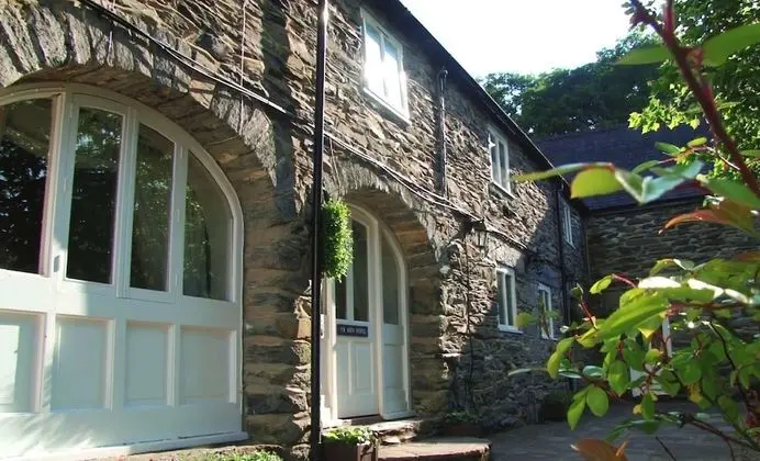 Bryn Melyn Farm Cottages- 5 Luxury Cottages In A Stunning Setting with Wood Fired Hot Tub