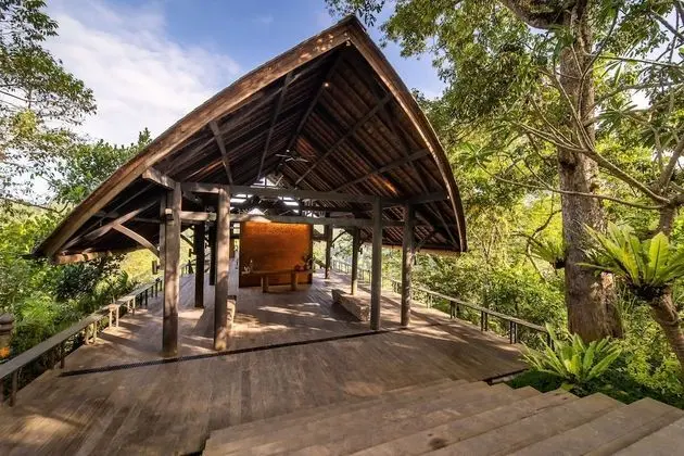 Buahan, A Banyan Tree Escape