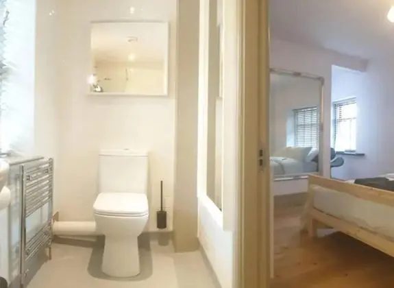 Buck - En-suite Room in Canalside Guesthouse - Oda