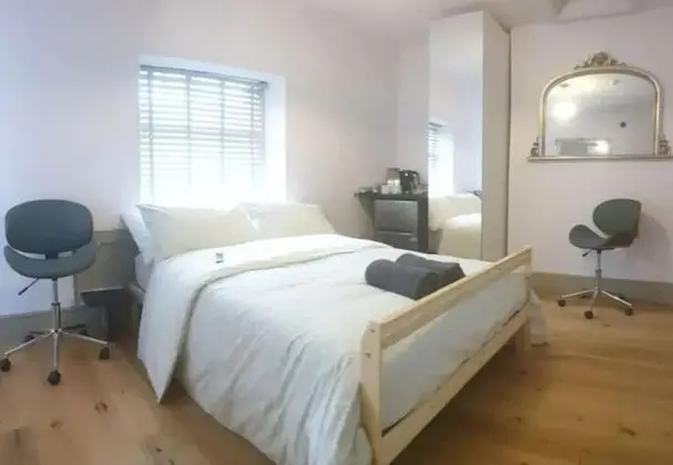 Buck - En-suite Room in Canalside Guesthouse - Öne Çıkan Resim