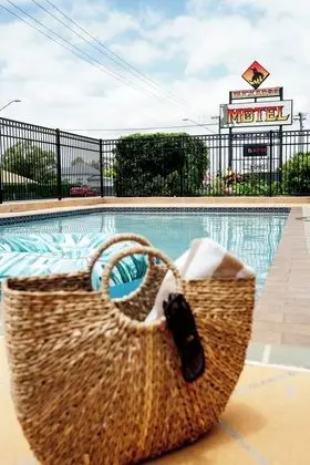 Buckaroo Motor Inn - Havuz