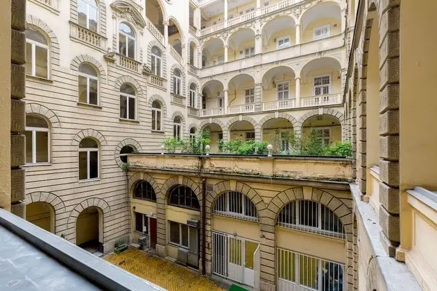 Budapest Holidays Harmony