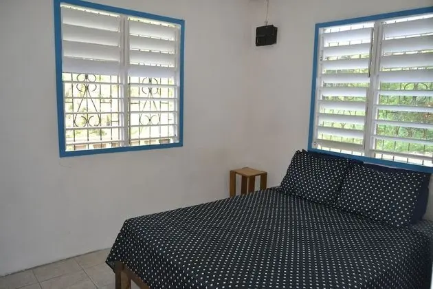 Budget Cheerful Entire Private Belizean One Bedroomed Home - Oda