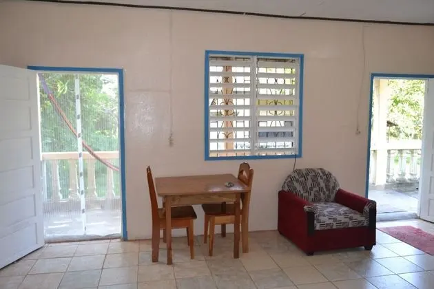 Budget Cheerful Entire Private Belizean One Bedroomed Home - Yerinde Yemek