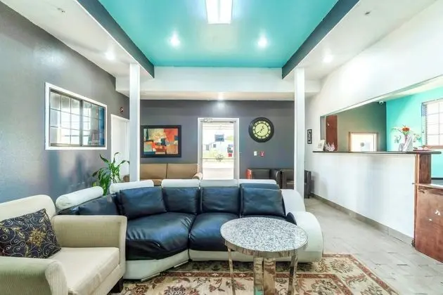 Budget Host Inn & Suites - Lobi