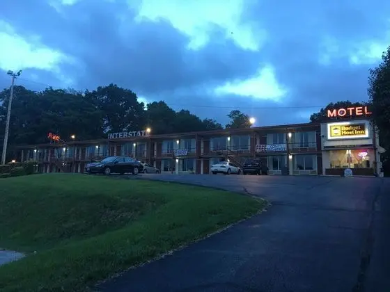 Budget Host Inn