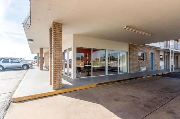 Budget Inn Clinton - Dış Mekan