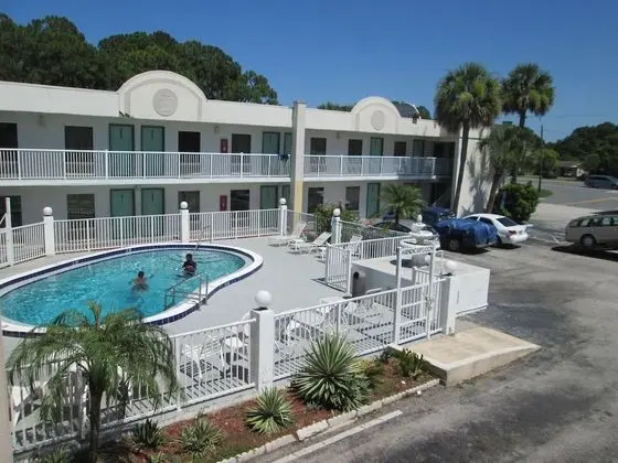 Budget Inn Cocoa - Havuz