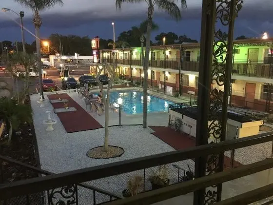 Budget Inn St Petersburg - Havuz