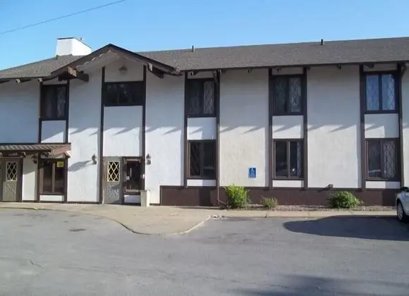 Budget Inn & Suites - 1