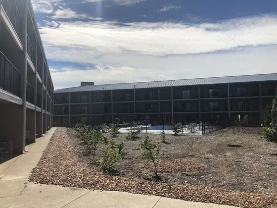 Budgetel Inn & Suites