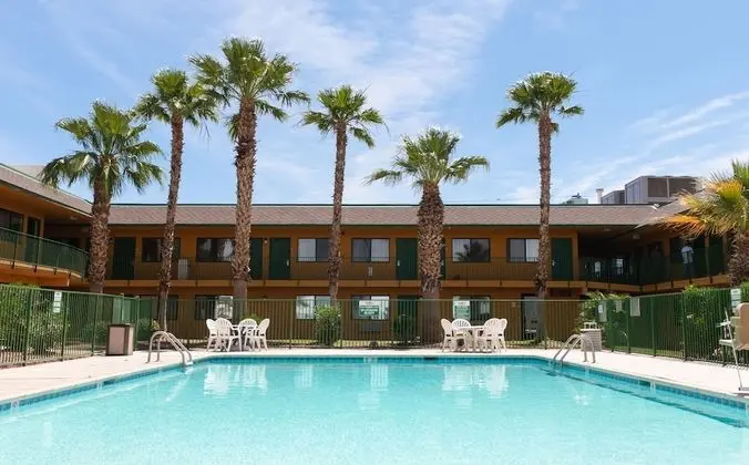 Budgetel Inn & Suites Yuma - Havuz