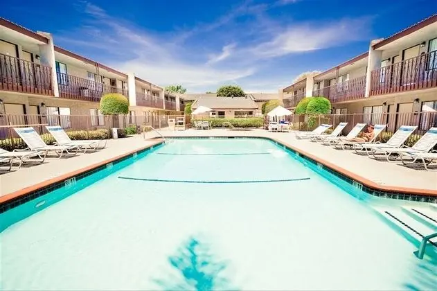 The Buena Park Hotel & Suites