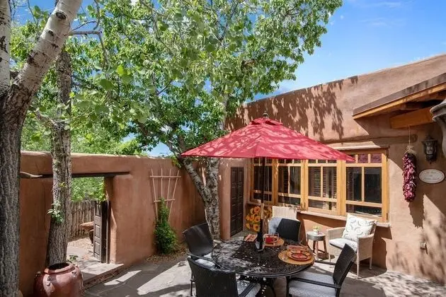 Buena Suerte - Quintessential Eastside Pied-a-terre, Fabulous Views and Patios, Kiva Fireplace, Walk to Canyon Rd. and the Plaza
