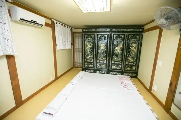 BUKCHONMARU HANOK GUESTHOUSE