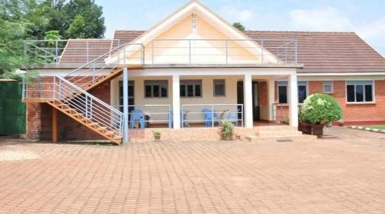 Bukoto Guest House and Apartments - Dış Mekan