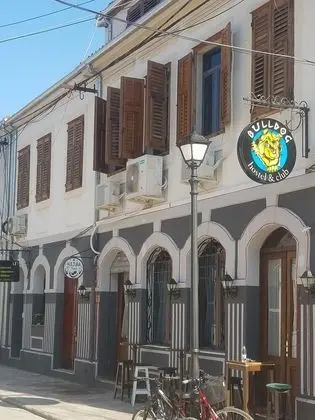Bulldog Hostel & Club - Dış Mekan