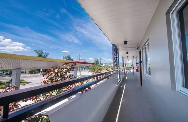 Bumble V Hotel Subic - Oda Düzeni