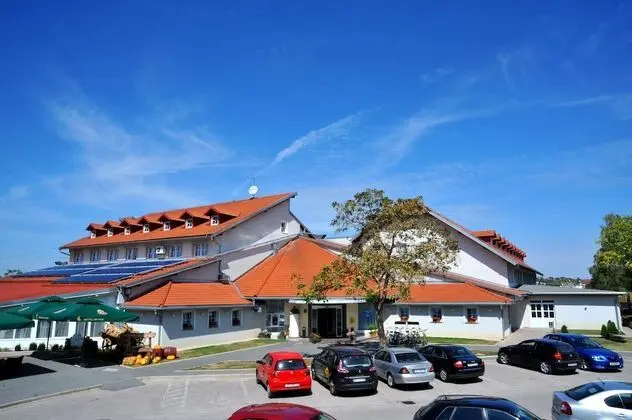 Hotel Buncic Vrbovec - 1