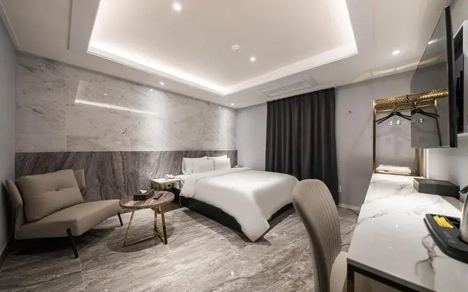 Bundang Seawall Hotel