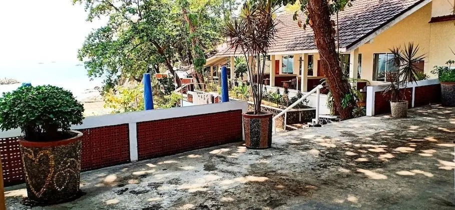Bunga Ayu Seaside Resort - Dış Mekan