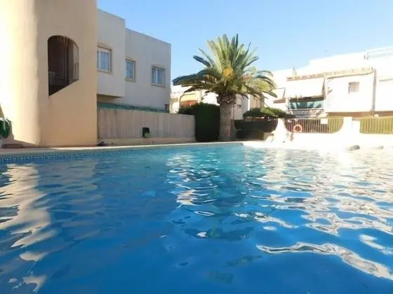 Bungalow en residencial con piscina