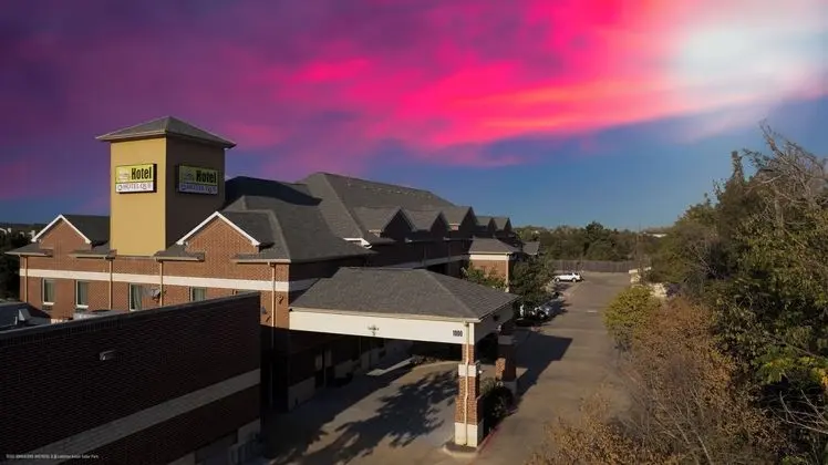 The Bungalows Hotel & Event Center