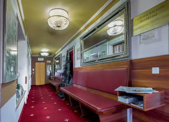 Hotel Burgschmiet - Lobi