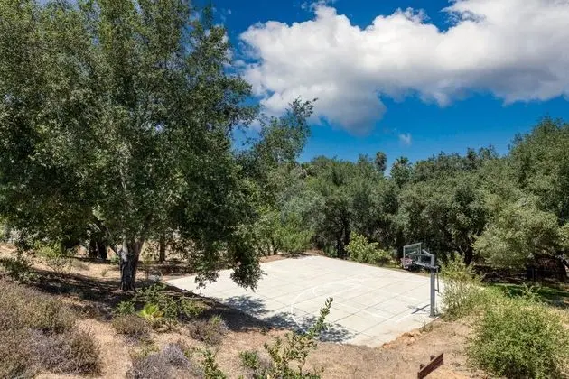 Burgundy by Avantstay Basketball Court, Pool, Hot Tub, Outdoor Kitchen, City Escape! - İç Mekan