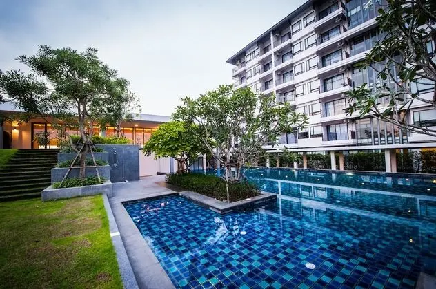 Burgundy Residence - Havuz
