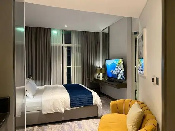 Burj Khalifa Canal View Fully Furnished Studio At Damac Prive